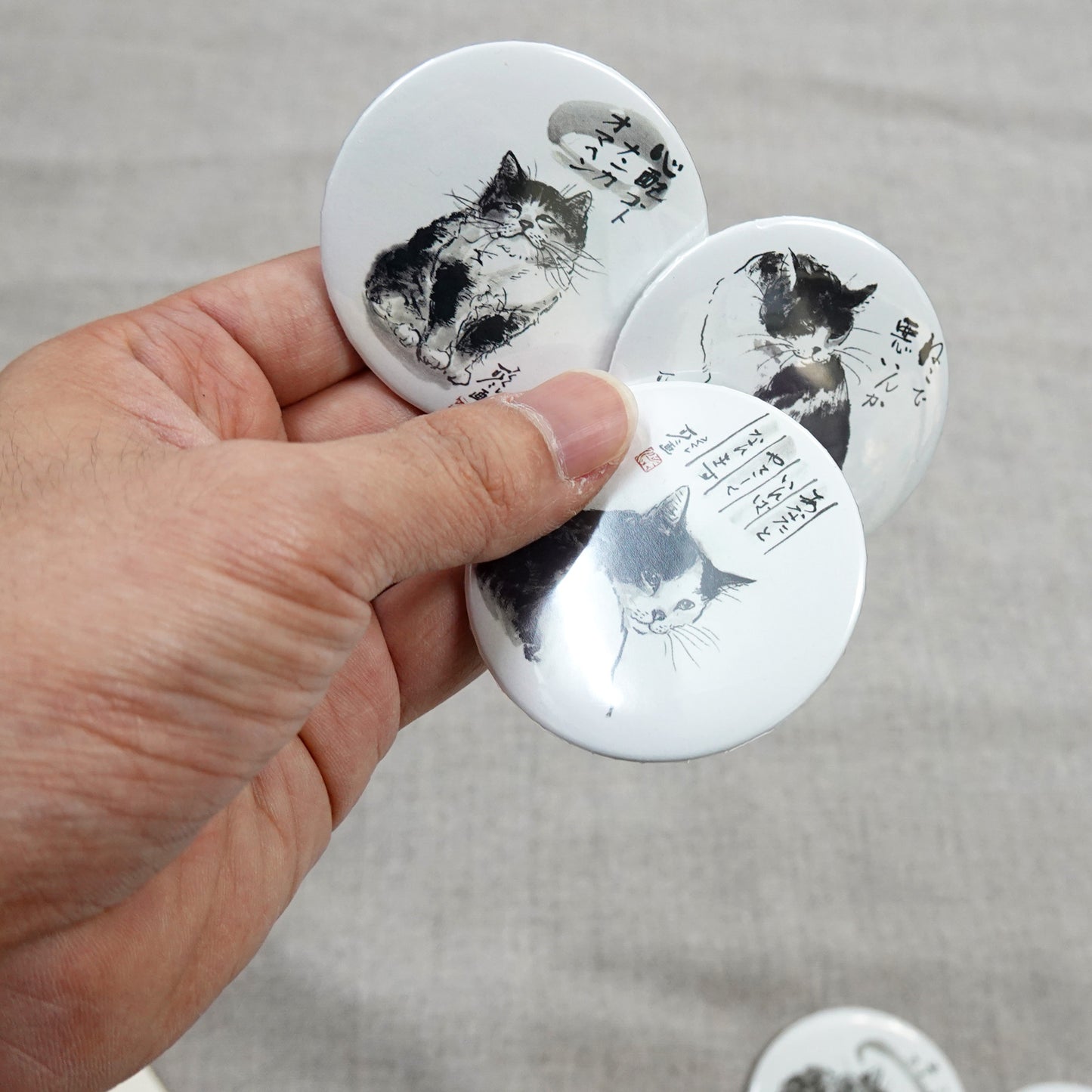 メッセージ缶バッジ 中浜稔 猫墨絵作家 56mm スチール アート ファッション小物